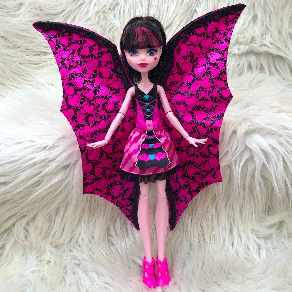 Monster High DRACULAURA ‘Ghoul-to-Bat...’ Doll